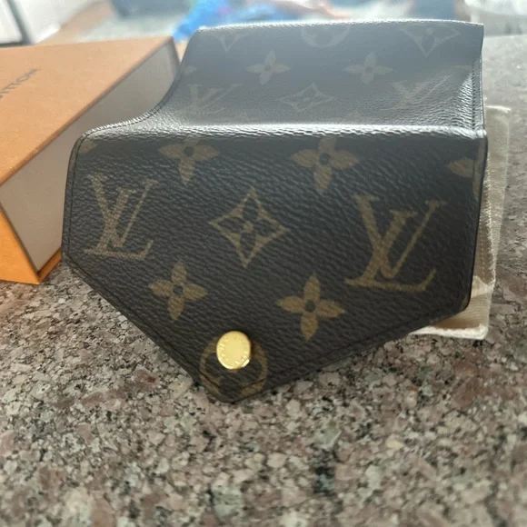 Louis Vuitton Victorine Wallet - Picture 11 of 11